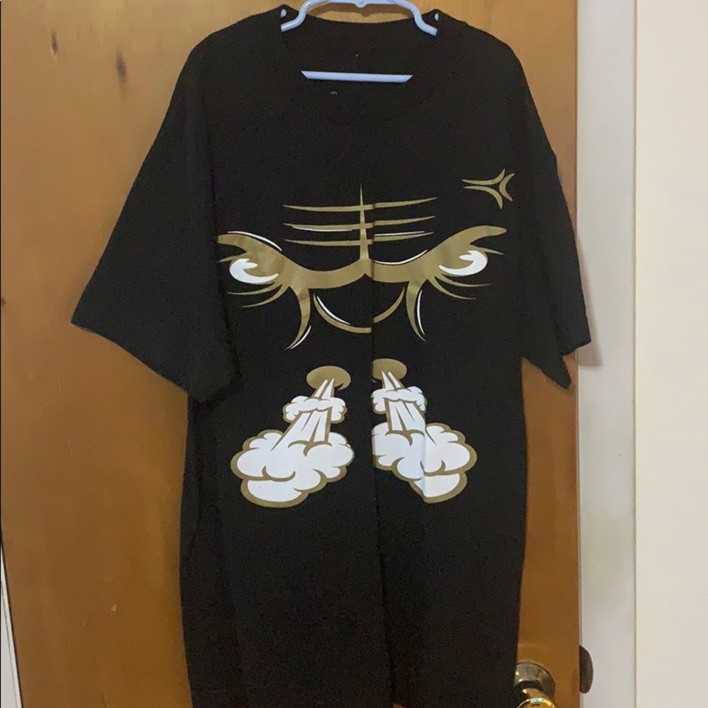 Black t shirt